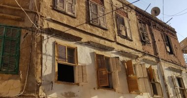 هدم 6 عقارات آيلة للسقوط فى كوم الدكة بالإسكندرية