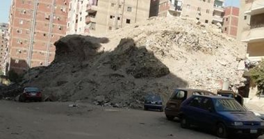 قارئ يشكو تلال القمامة والرمال بتقسيم الخلواتى فى البساتين 