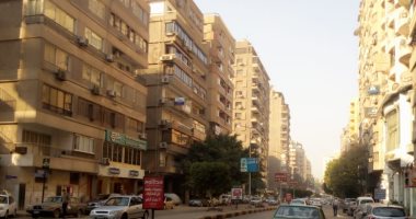قارئ يرصد أعمدة الإنارة مضاءة نهارا فى شارع مصدق بالدقى