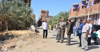صور .. محافظ الوادى الجديد يوجه بتحرير محاضر لمخالفى قرار رفع مخلفات النخيل
