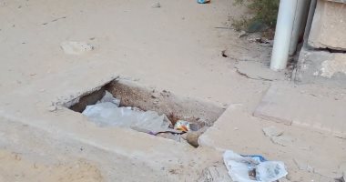 صور.. قارئ يشكو من تهالك رصيف الكابلات الكهربائية بالحى الأول بمدينة العبور