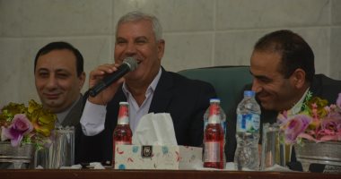 صور.. محافظ مطروح لمجلس العمد والمشايخ: الأولوية لحل مشاكل المواطن