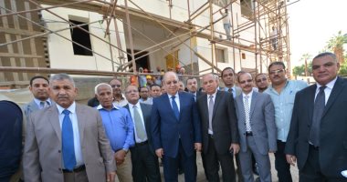 صور.. رئيس مجلس الدولة فى زيارة مفاجئة لمجمع محاكم المجلس بقنا