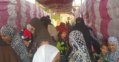 صور.. "التضامن" تنظم قافلة طبية للكشف على 1200 طفل بالصف فى الجيزة