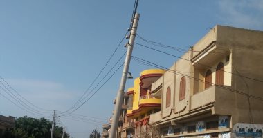 قارئ يحذر من وجود عامود إنارة مائل بقرية البنوان فى الغريبة