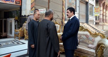 محافظ القليوبية يستمع لمشاكل أصحاب معارض الأثاث بطنان 