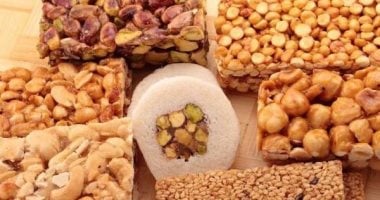 التحقيق مع صاحب مصنع ضبط بداخله 72 ألف قطعة حلوى فاسدة بالظاهر