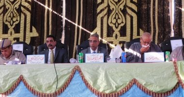 صور.. محافظ سوهاج يشهد صلحا بين عائلتى "عيد وسليم" بعد خصومة 7 سنوات