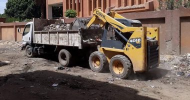 صور.. حملات مجالس المدن تزيل القمامة وتنظف شوارع الأقصر