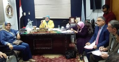 وكيل "تعليم كفر الشيخ" تناقش العجز والزيادة وتتبنى حملة "يوم فى حب مصر"