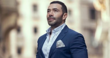 رامى وحيد مدير بنك مرتشى فى مسلسل "المماليك" مع رانيا يوسف وبيومى فؤاد