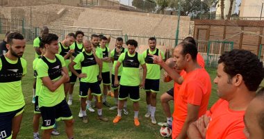 صور .. عماد النحاس يجتمع بلاعبى المقاولون بعد الفوز على الإنتاج الحربى 