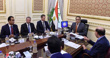 رئيس الوزراء يلتقى مسئولى "ميرسك" العالمية لجذب خطوطا ملاحية لشرق بورسعيد