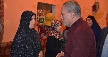 محافظ الإسماعيلية يقدم واجب العزاء لأسرة الشهيد المجند أحمد عادل 