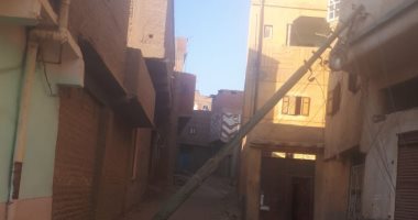 شكوى من تهالك أعمدة الإنارة وسقوطها بقرية النواهض فى قنا
