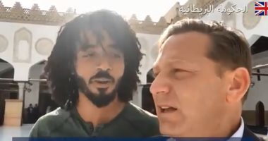 شاهد.. متحدث الحكومة البريطانية يحاور الشباب فى جامع الأزهر
