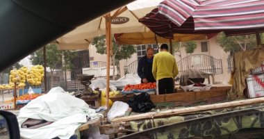 قارئ يشكو من وجود سوق عشوائى بمنطقة المنهل فى مدينة نصر.. صور