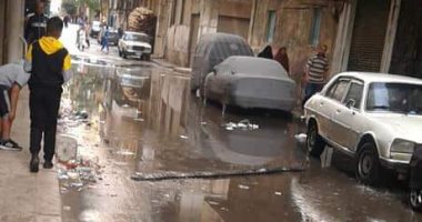 صور.. غرق بعض شوارع الإسكندرية بمياه الأمطار وأالاحياء تكثف أعمال الكسح