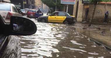 صور.. غرق شارع زيزينيا بأبوقير نتيجة هطول الأمطار بالاسكندرية