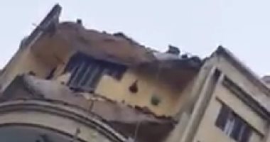 سقوط شرفة من عقار بالمنشية وإصابة 3 أشخاص وتهشم سيارتين بسبب الأمطار