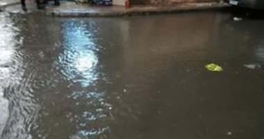 انسداد بلاعات الصرف الصحى يتسبب في غرق شوارع "الشابوري" بالخانكة