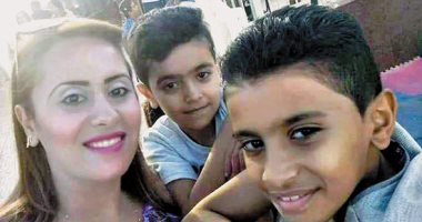تفاصيل الدقائق الأخيرة فى حياة "ريهام" شهيدة حادث المنيا الإرهابى.. احتضنت طفليها مينا وفادى وجعلت جسدها درعا لحمايتهما.. مينا: الملثمون عادوا للتأكد من وفاة الجميع وسرقوا الموبايلات