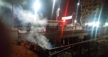 صور.. السيطرة على حريق أسفل كوبرى السجل المدنى بشبين القناطر