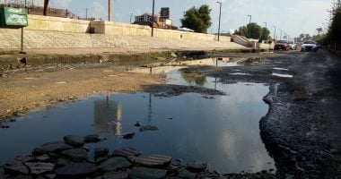 صور.. اضبط مخالفة حفر مغمورة بمياه المجارى بـ"كورنيش" بورسعيد