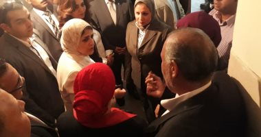 وزيرة الصحة تصل دمياط وتتفقد بنك الدم الإقليمى بالمحافظة
