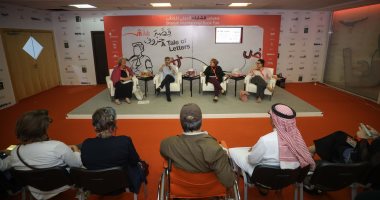 مثقفون يؤكدون: الكتابة الحية عابرة للحدود ومؤرخة للمشاعر الإنسانية