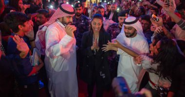 كاتبة كندية: لا يوجد سلالم تأخذنا إلى تحقيق المجد