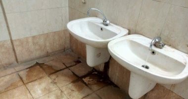 صور.. الأهالى يشتكون من سوء الخدمات والنظافة بمسشتفى ديروط المركزى