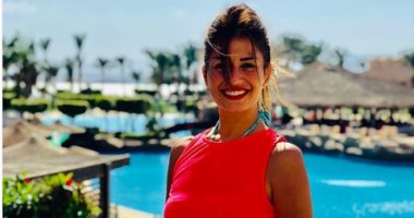 صور.. منة فضالى بالهوت شورت فى "سهل حشيش": كن نفسك