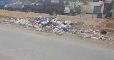 قارىء يشكو: اكوام الزبالة تنتشر فى شوارع مدينة نصر