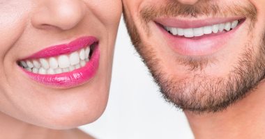 الأمر لا يتعلق بما نتناوله من أطعمة فقط.. كيف يحدث اصفرار الأسنان؟