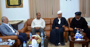 محافظ الأقصر يبحث خطط تطوير مدينة طيبة ودعم بطولة العالم لرفع الأثقال للمكفوفين