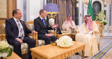 خادم الحرمين الشريفين يستقبل المبعوث الخاص لرئيسة وزراء بريطانيا