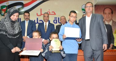 فيديو وصور.. محافظ سوهاج يشهد حفل تكريم نادى مجلس الدولة لأسر الشهداء