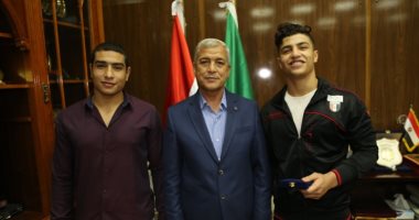 محافظ المنوفية يكرم شادى الفائز بالمركز الرابع فى بطولة الألعاب الأولمبية للشباب