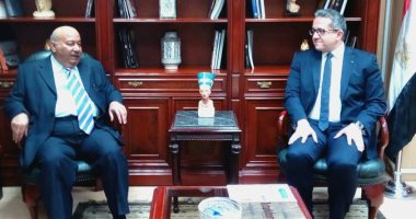 وزير الآثار وسفير الكويت يبحثان سبل التعاون فى مجال العمل الآثرى