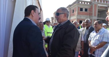 محافظ البحر الأحمر ورئيس شركة وادى النيل يتفقدا الأعمال الإنشائية بالمجزر الآلى بالغردقة