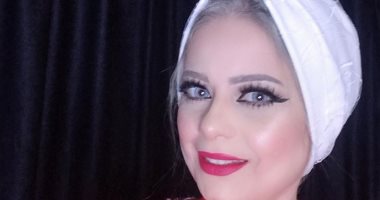 العيون "الاسموكى" والروج الهادئ.. أبرز ملامح موضة مكياج الخريف
