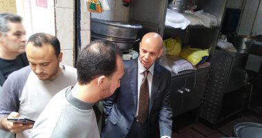 صور.. إغلاق محل كشرى بالزقازيق بعد إصابة 17 طالبة بإعياء عقب تناول وجبة منه