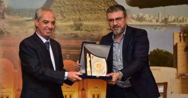 صور.. تكريم اسم ممدوح الليثى بجمعية نقاد وكتاب السينما..ونجله يتسلم الدرع
