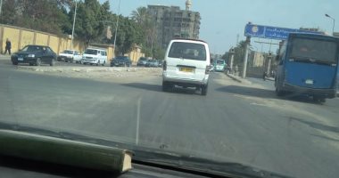 قارئ يشكو وجود ميكروباص بلوحة معدنية مستعارة فى شبرا