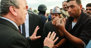 محافظ كفرالشيخ يقطع جولته لافتتاح مشرعات ويتابع إخماد حريق مزرعة دواجن