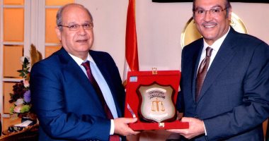 رئيس مجلس الدولة يستعرض مع السفير السعودى التعاون القضائى بين البلدين