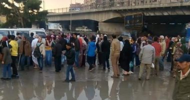صور.. شكوى من عدم وجود مواصلات وسوء الطريق فى منطقة خورشيد بالاسكندرية  