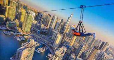 صور.. عيش وكأنك "سوبر مان" مع أطول خط للتزحلق بالحبال فى العالم داخل دبى
