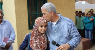 صور.. محافظ المنوفية يتفقد مدرسة عزبة الفرعونية بأشمون ويحيل مديرها للتحقيق